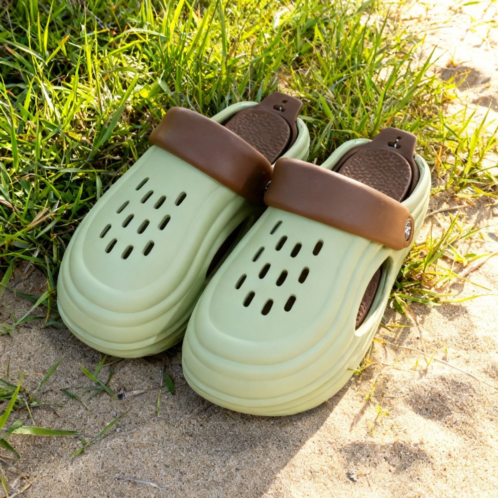 Couple's Clog Shoes for Women Summer New Style Outdoor Non-Slip Breathable EVA Sandals Men's Closed-Toe Thick-Soled Slippers, Women Shoes